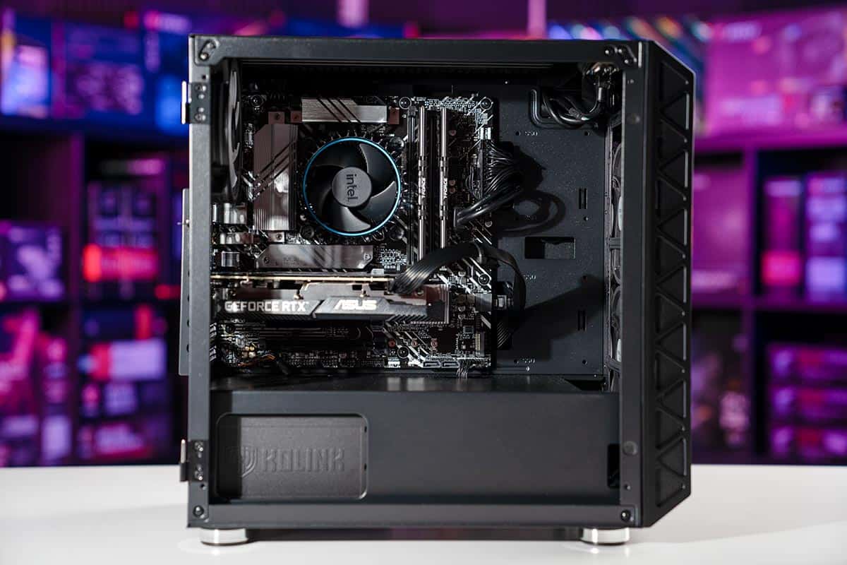 OverClockers UK PBlade 3 PC Build 19