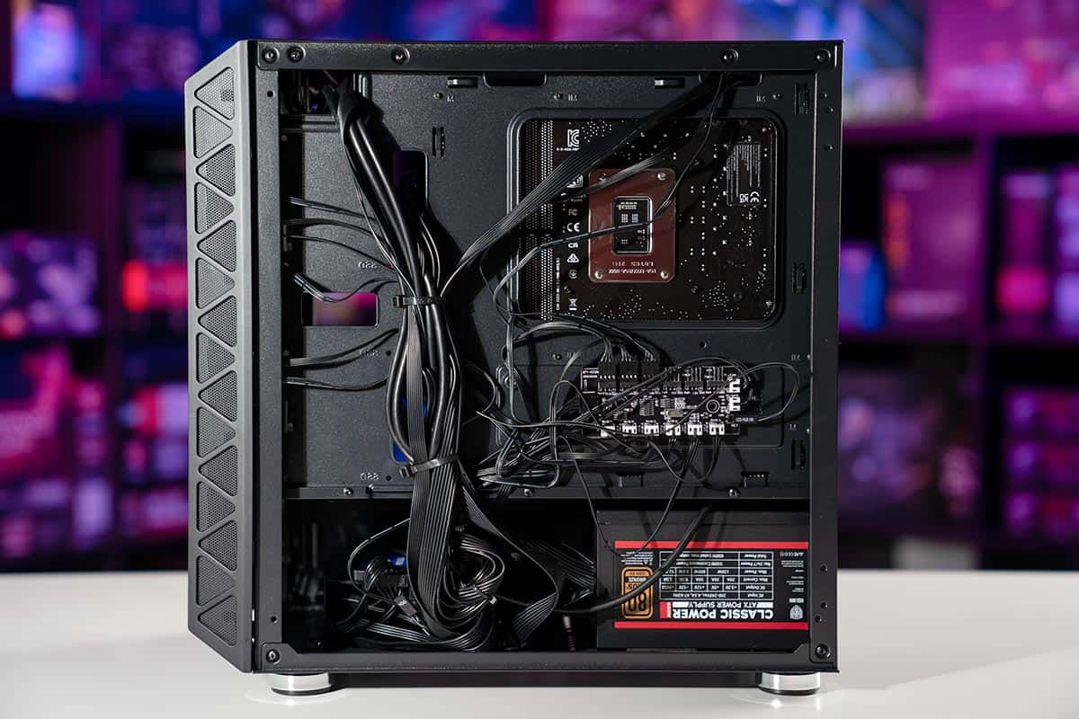 OverClockers UK PBlade 3 PC Build 20